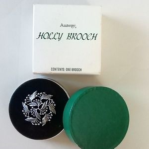 Amway Antique Holly Brooch